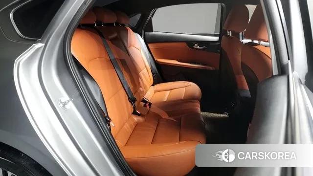 Kia The New K3 2nd generation 2023 Серебряный из Кореи, фото 3