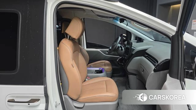 Hyundai Staria 2023 Белый из Кореи, фото 3