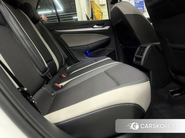 Volkswagen Golf 2022 Белый из Китая, фото 3