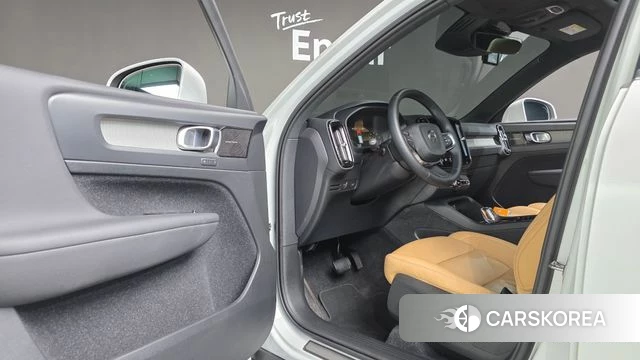 Volvo XC40 2021 Белый из Кореи, фото 3