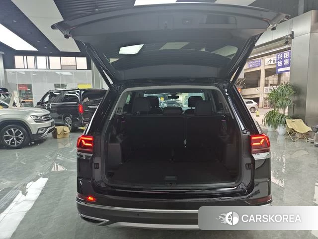 Volkswagen Tourang 2024 Черный из Китая, фото 3