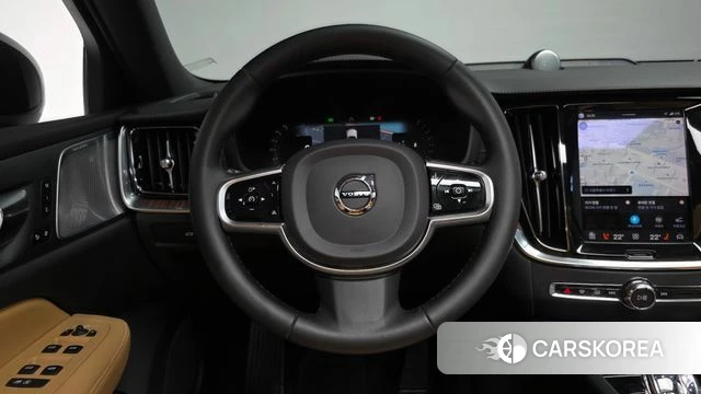 Volvo V60 Cross-Country 2nd Generation 2023 Черный из Кореи, фото 3