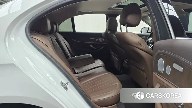 Mercedes-Benz E-Class W213 2018 Белый из Кореи, фото 3