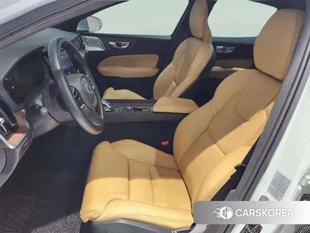Volvo S60 3rd generation 2023 Белый из Кореи, фото 3