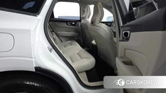 Volvo XC60 second Generation 2022 Белый из Кореи, фото 3