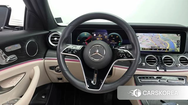 Mercedes-Benz E-Class W213 2023 Белый из Кореи, фото 3