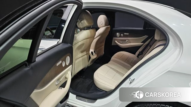 Mercedes-Benz E-Class W213 2023 Белый из Кореи, фото 3