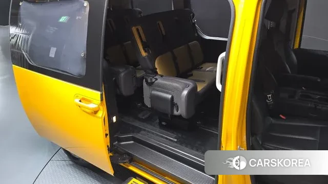 Hyundai Staria 2022 Желтый из Кореи, фото 3