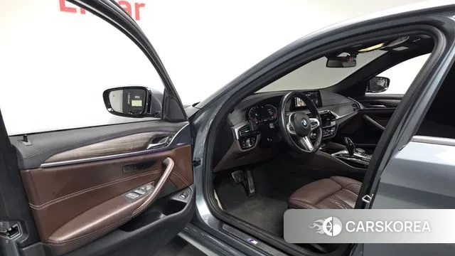 BMW 5 Series (G30) 2020 Серебристо-серый из Кореи, фото 3