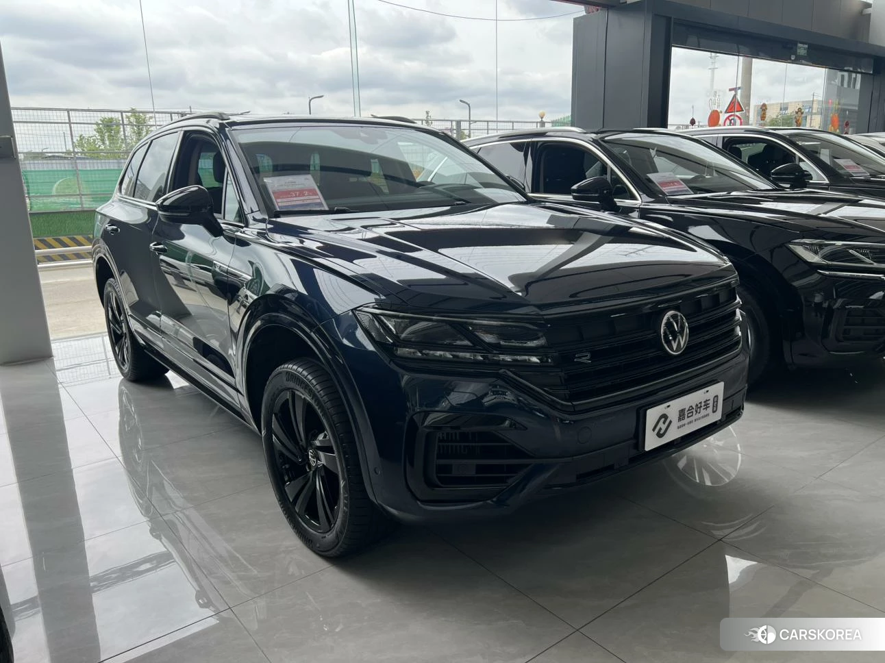 Volkswagen Touareg 2023 Синий из Китая, фото 3