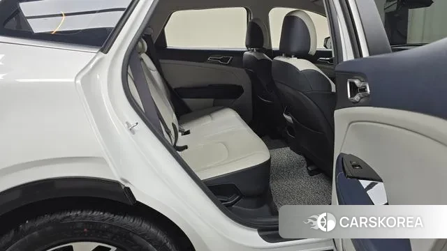 Kia Sportage 5th Generation Hybrid 2022 Белый из Кореи, фото 3