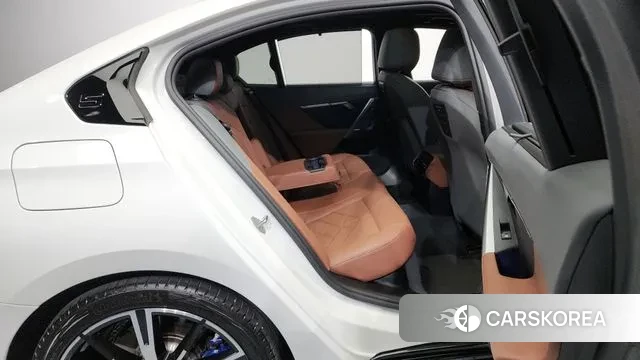 BMW 5 Series (G60) 2024 Белый из Кореи, фото 3