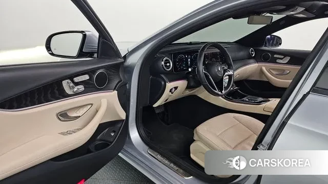 Mercedes-Benz E-Class W213 2022 Серебристо-серый из Кореи, фото 3