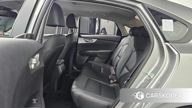 Kia The New K3 2nd generation 2022 Серебристо-серый из Кореи, фото 3