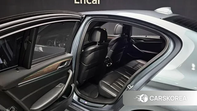 BMW 5 Series (G30) 2018 Цвет галактики из Кореи, фото 3