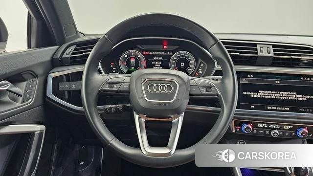 Audi Q3 (F3) 2023 Черный из Кореи, фото 3