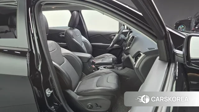 Jeep Cherokee (KL) id 3317013 из Кореи 3