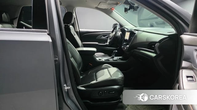 Chevrolet (GM Daewoo) Traverse 2020 Серебристо-серый из Кореи, фото 3