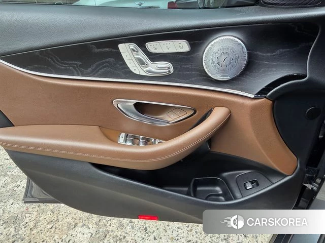 Mercedes-Benz E-Class W213 2018 Серый из Кореи, фото 3