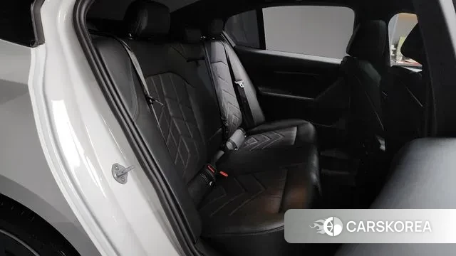 BMW 5 Series (G60) 2023 Белый из Кореи, фото 3