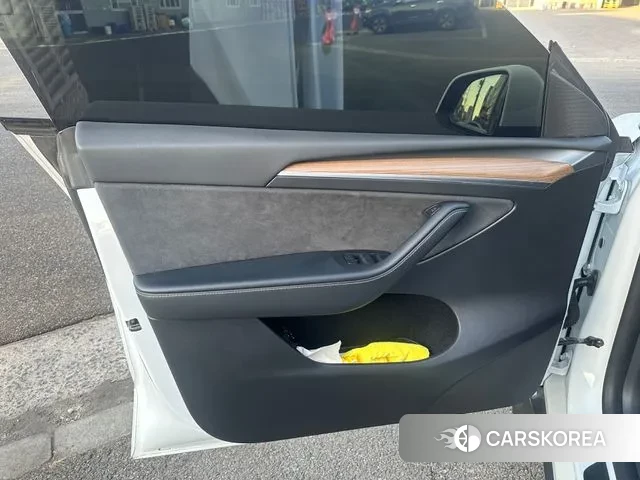 Tesla Model Y 2024 Белый из Кореи, фото 3