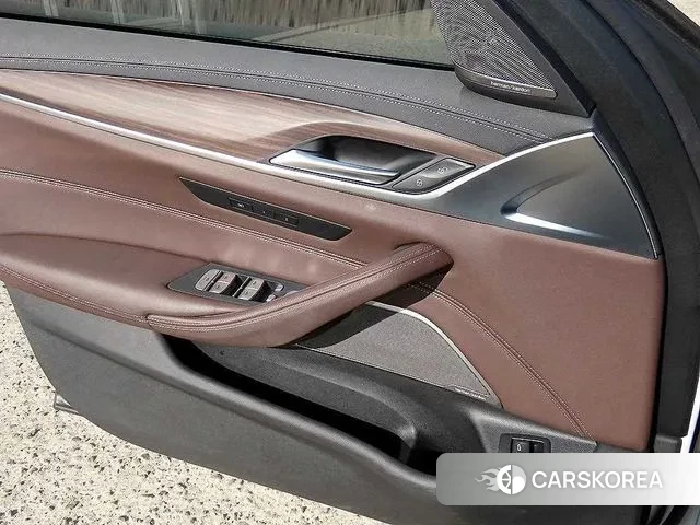 BMW 5 Series (G30) 2021 Белый из Кореи, фото 3