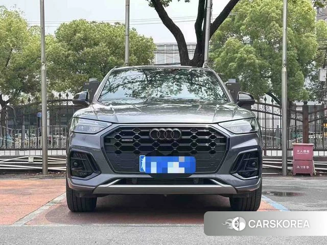 Audi Q5L 2024 Темно-серый из Китая, фото 3