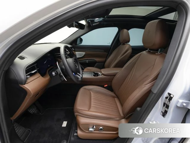 Maserati Grecale 2024 Светло-серебряный цвет из Кореи, фото 3