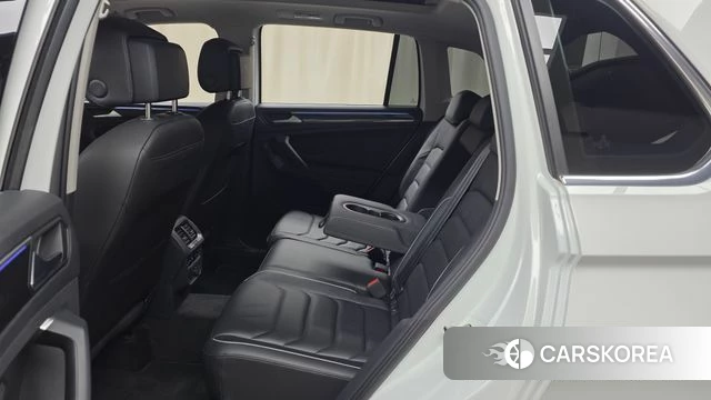Volkswagen Tiguan second Generation 2022 Белый из Кореи, фото 3