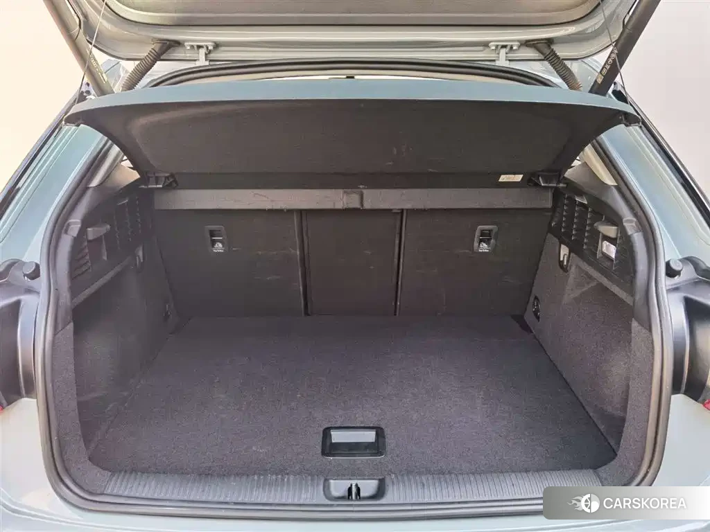 Audi Q2L 2024 Silver/gray из Китая, фото 3