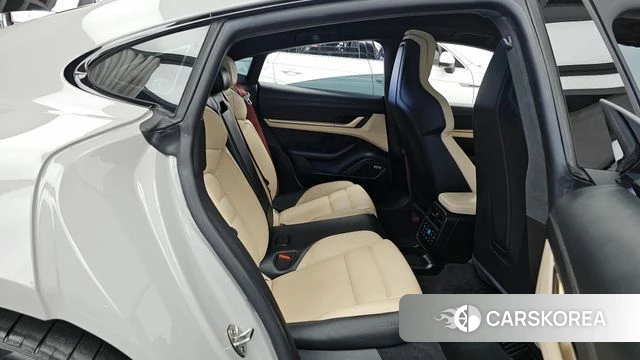 Porsche Taycan 2022 Жемчужный цвет из Кореи, фото 3