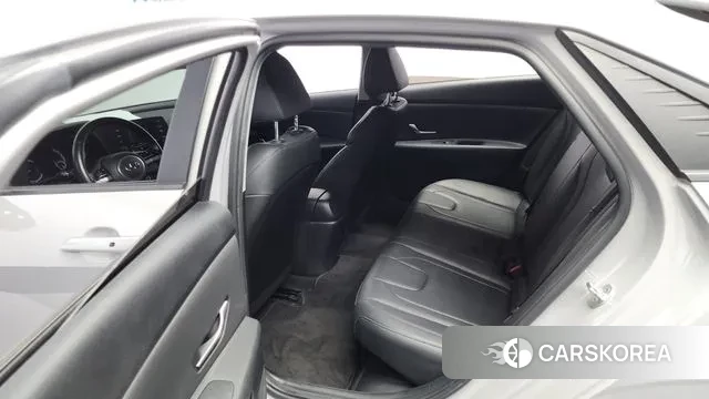 Hyundai Avante Hybrid (CN7) 2021 Серебристо-серый из Кореи, фото 3