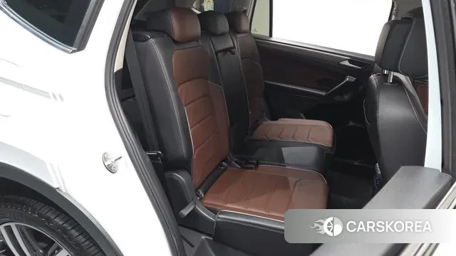 Volkswagen Tiguan Allspace 2024 Белый из Кореи, фото 3