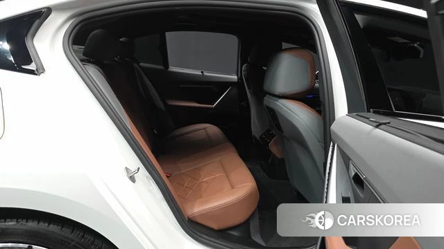 BMW 5 Series (G60) 2023 Белый из Кореи, фото 3