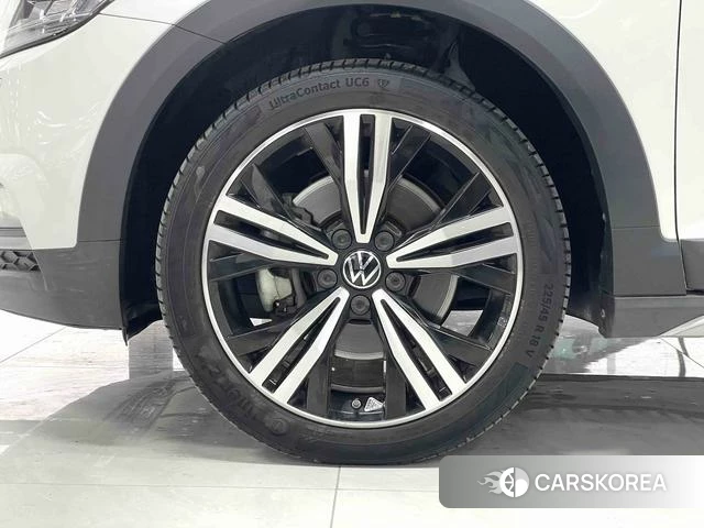 Volkswagen Touran L 2022 Белый из Китая, фото 3