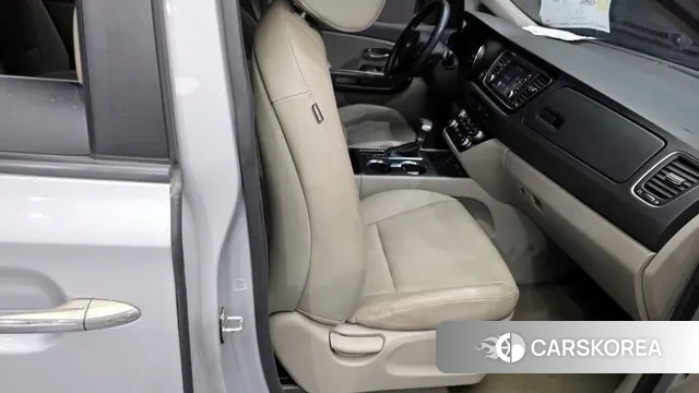 Kia The New Carnival 2019 Серебряный из Кореи, фото 3