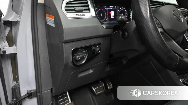 Volkswagen Tiguan second Generation 2021 Серый из Кореи, фото 3