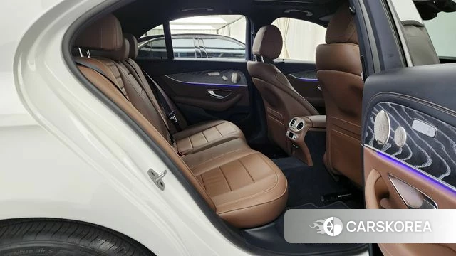 Mercedes-Benz E-Class W213 2022 Белый из Кореи, фото 3