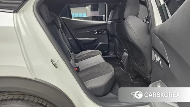 Peugeot e-2008 second generation 2023 Белый двухцветный из Кореи, фото 3