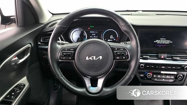 Kia Niro Plus 2023 Белый из Кореи, фото 3