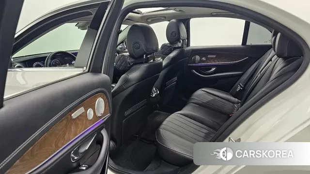 Mercedes-Benz E-Class W213 2018 Белый из Кореи, фото 3