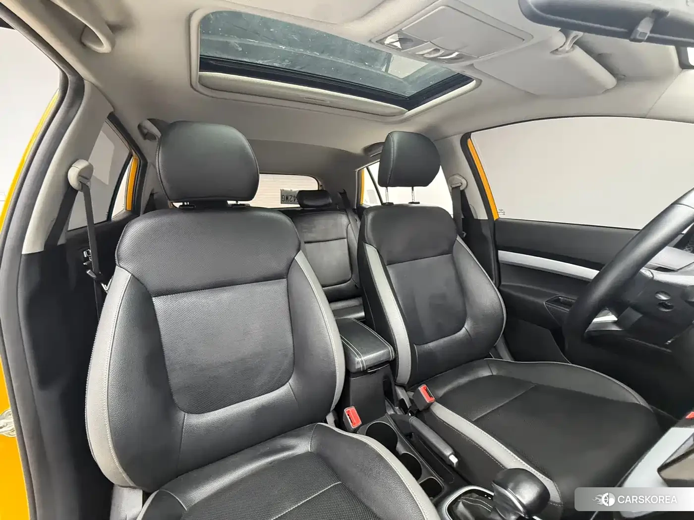 Kia KX1 2022 Yellow/orange из Китая, фото 3