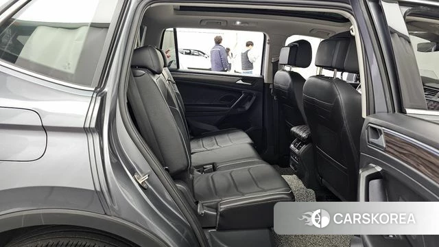 Volkswagen Tiguan Allspace 2023 Серый из Кореи, фото 3