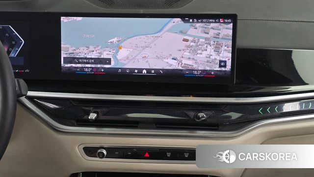BMW X7 (G07) 2024 Светло-серебряный цвет из Кореи, фото 3
