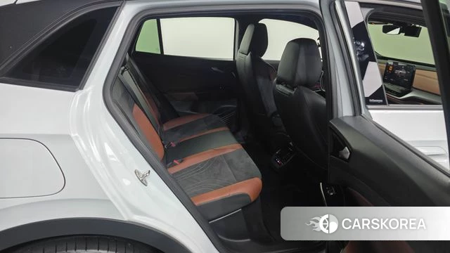 Volkswagen ID.4 2023 Белый из Кореи, фото 3