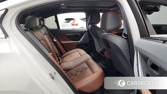 BMW 5 Series (G60) 2023 Белый из Кореи, фото 3