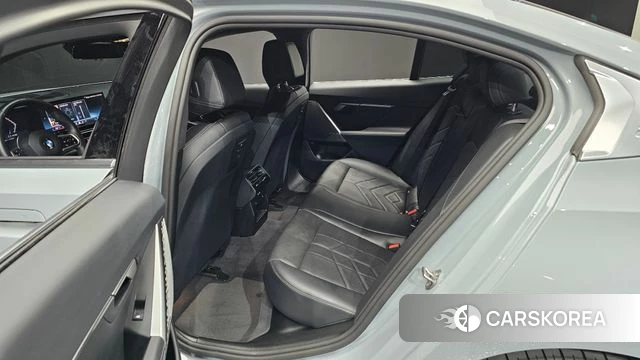 BMW 5 Series (G60) 2024 Светло-серебряный цвет из Кореи, фото 3