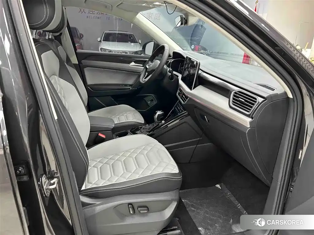 Volkswagen Tayron 2023 Silver/gray из Китая, фото 3