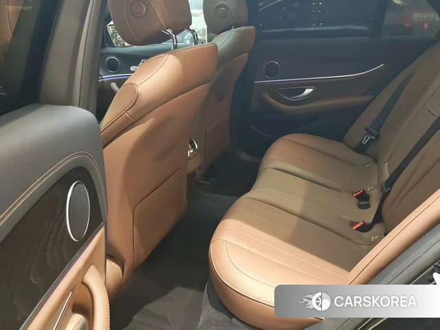 Mercedes-Benz E-class (imported) 2021 Черный из Китая, фото 3