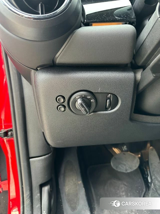 Mini Cooper 2023 Красный из Кореи, фото 3